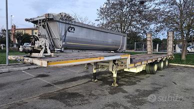 Semirimorchio carrellone con rampe