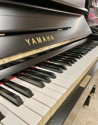 Pianoforte verticale marca YAMAHA mod.HAMAMATSU.