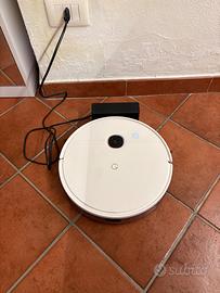 Robot aspirapolvere  e lavapavimenti