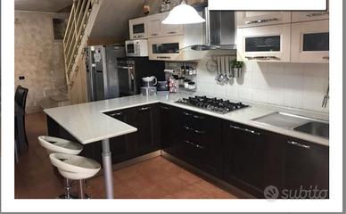 Cucina LUBE con lavastoviglie, forno, tavolo,sedie