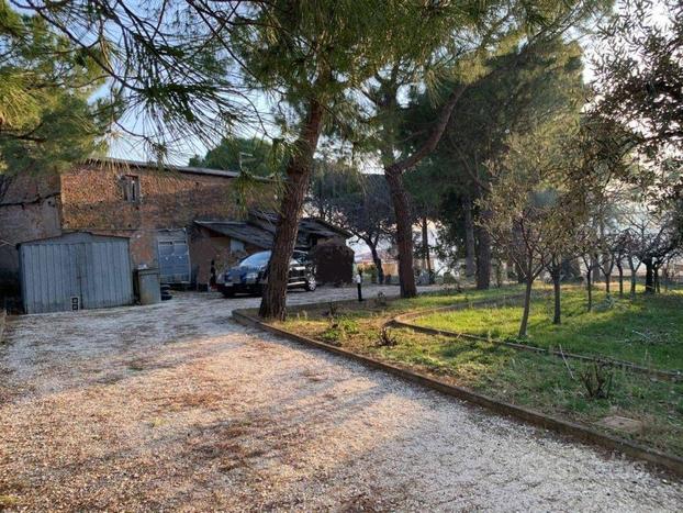 Coriano casa colonica di 150mq con terreno 800mq