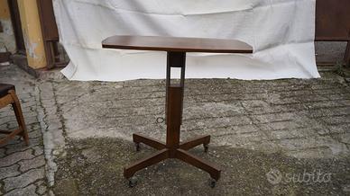 Tavolino vintage con ruote