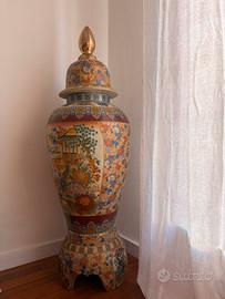 Vaso orientale con piedistallo e coperchio - Ming