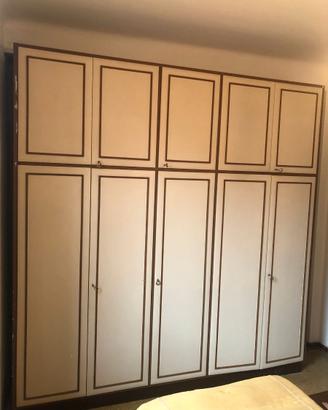 Armadio a 5 ante, disponibile già smontato