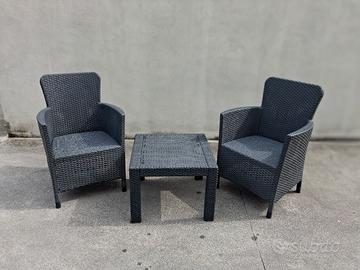 Due sedie + tavolino