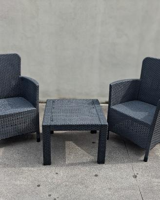 Due sedie + tavolino