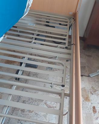 Letto elettrico anziani con sponde e materasso