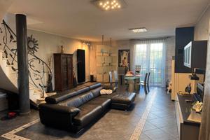 Villa bifamiliare con tre camere da letto