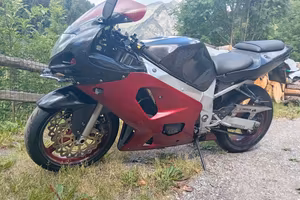 Suzuki gsxr 600 movistar
