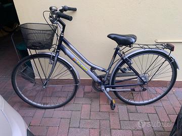 Bici con cestino