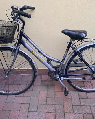Bici con cestino