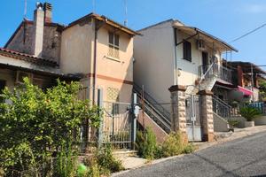 Casa indipendente su tre livelli