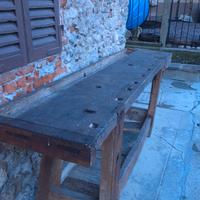 Vecchio tavolo da falegname