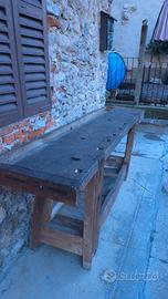 Vecchio tavolo da falegname
