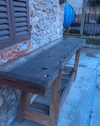 Vecchio tavolo da falegname