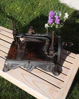 Macchina da cucire antica - Original Brunonia
