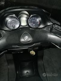 Majesty 400 del 2005 per pezzi di ricambio.