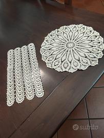 Centri vari fatti a mano ad uncinetto
