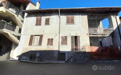 CASA DI CORTE A LURAGO D'ERBA