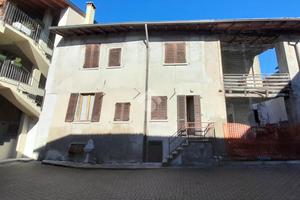 CASA DI CORTE A LURAGO D'ERBA