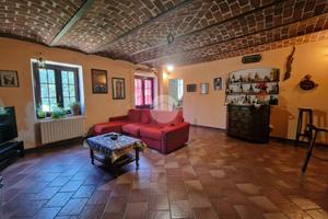 CASA SEMINDIPENDENTE A VILLAFRANCA D'ASTI