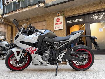 SUZUKI GSX-8R