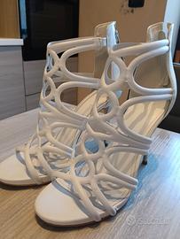 SCARPA CON TACCO GUESS 