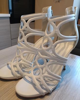 SCARPA CON TACCO GUESS 