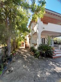 Due appartamenti indipendenti in villa