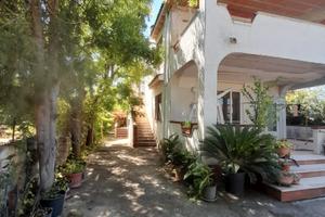 Due appartamenti indipendenti in villa