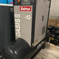 Compressore a vite con essiccatore e serbatoio 