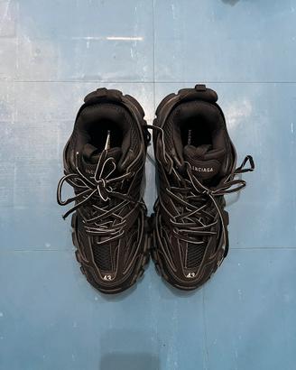 Balenciaga truck s