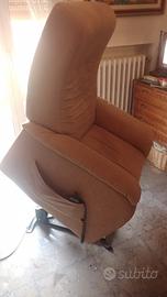 Poltrona relax sollevabile elettrica