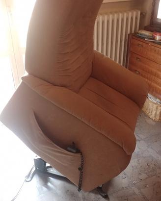 Poltrona relax sollevabile elettrica