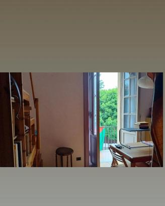 Ampia stanza in splendida dimora al centro di Roma