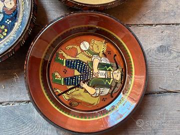 otto 5 piatti in ceramica Schneider dipinti a mano