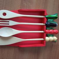 portamestoli con mestoli colorati 