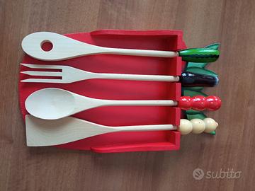 portamestoli con mestoli colorati 