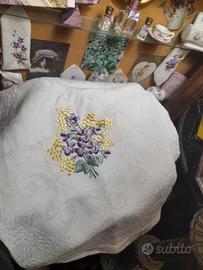 Asciugamano Fiandra vintage ricamo viole mimose 