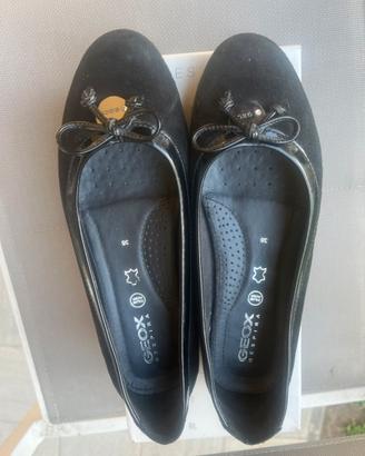 Ballerine in camoscio con para di gomma by Geox