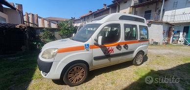 Fiat Doblo' con pedana di carico