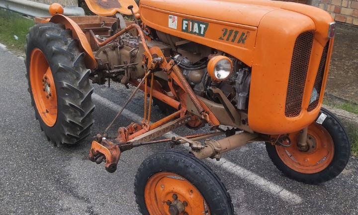 Trattore Fiat 211