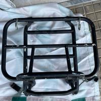 Portapacchi Anteriore Nero per Vespa HP / V / FL2