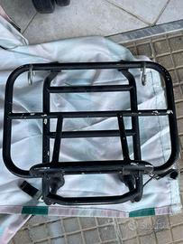 Portapacchi Anteriore Nero per Vespa HP / V / FL2