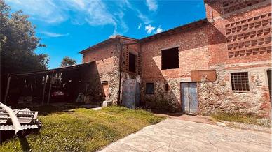 Box / Garage di 170 m² a Capannori