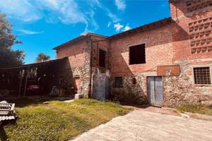 Box / Garage di 170 m² a Capannori
