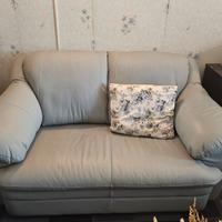 coppia di divani in pelle