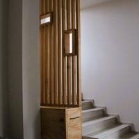 Pareti divisorie in listelli di legno massello