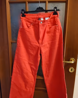 pantaloni rossi zampa 