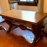 Grande Scrivania in noce
